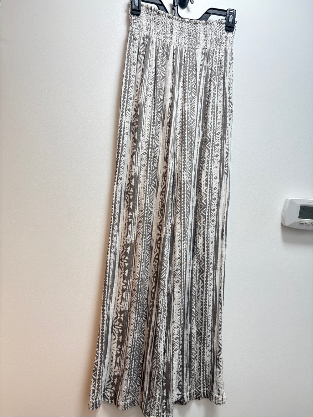 Cali1850 Boho Smocked Linen blend pant in Gray & White | M | geometrical tribal